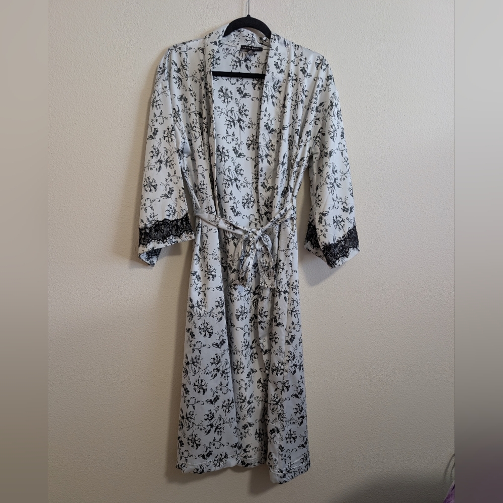 Nanette Lepore Black and White Floral Robe By nanette lepore